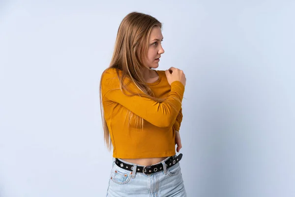 Adolescente Ucraniana Chica Aislada Fondo Azul Que Sufre Dolor Hombro —  Fotos de Stock