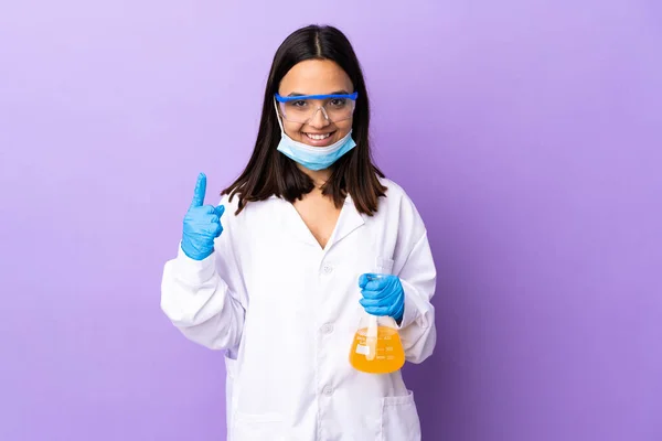 Femme Scientifique Qui Étudie Vaccin Pour Guérir Maladie Coronavirus Pointant — Photo