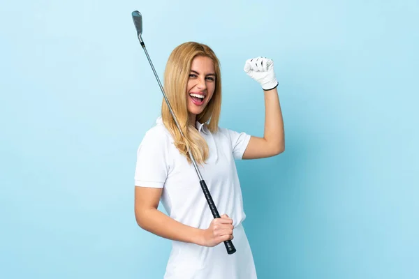 Giovane Donna Bionda Uruguaiana Sfondo Blu Isolato Che Gioca Golf — Foto Stock