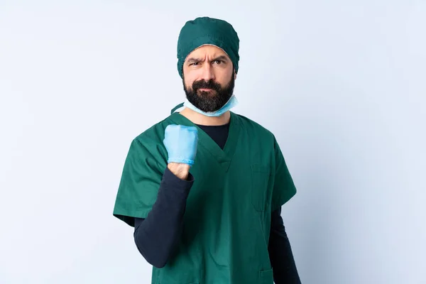 Cirurgião Homem Uniforme Verde Sobre Fundo Isolado Com Expressão Infeliz — Fotografia de Stock