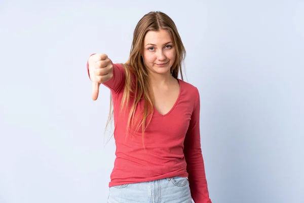 Teenager Ukrainische Mädchen Isoliert Auf Blauem Hintergrund Zeigt Daumen Nach — Stockfoto