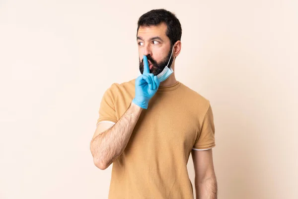 Hombre Caucásico Con Barba Protegiendo Del Coronavirus Con Una Máscara —  Fotos de Stock