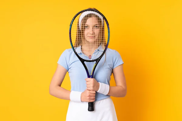Teenager Ukrainische Tennisspielerin Isoliert Auf Gelbem Hintergrund — Stockfoto