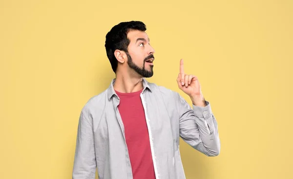 Bello Uomo Con Barba Pensando Idea Che Punta Dito Uno — Foto Stock