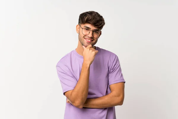 Jonge Knappe Man Geïsoleerde Witte Achtergrond Met Bril Glimlach — Stockfoto