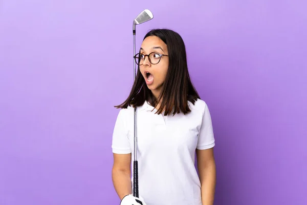 Young Golfer Woman Isolated Colorful Background Doing Surprise Gesture While — Stock Photo, Image