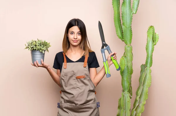 Ung Trädgårdsmästare Kvinna Med Växter — Stockfoto