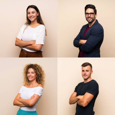 İzole edilmiş, kolları bağlı ve ileriye bakan bir grup insan.