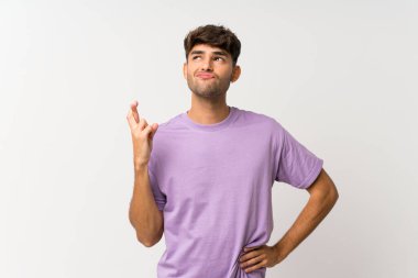 Soyutlanmış beyaz bir geçmişi olan genç yakışıklı bir adam şans diliyor ve en iyisini diliyor.