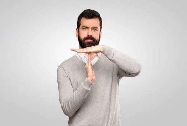 Snygg Man Gör Time Out Gest Över Isolerad Grå Bakgrund — Stockfoto