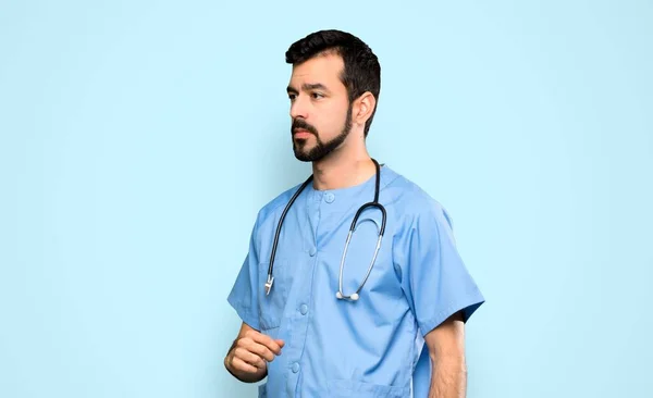 Surgeon Doctor Man Walking Isolated Blue Background — ストック写真