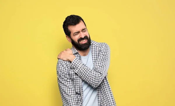 Hombre Guapo Con Barba Sufriendo Dolor Hombro Por Haber Hecho — Foto de Stock