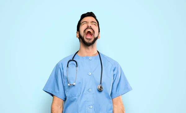 Cirurgião Médico Homem Gritando Para Frente Com Boca Bem Aberta — Fotografia de Stock