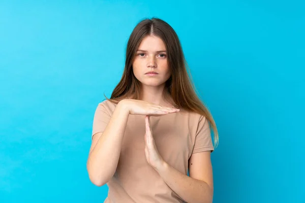 Ucraniano Adolescente Chica Sobre Aislado Azul Fondo Haciendo Tiempo Fuera — Foto de Stock