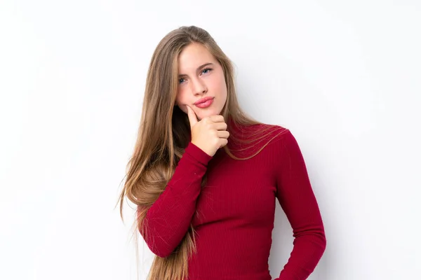 Adolescente Menina Loira Sobre Isolado Fundo Branco Pensando — Fotografia de Stock