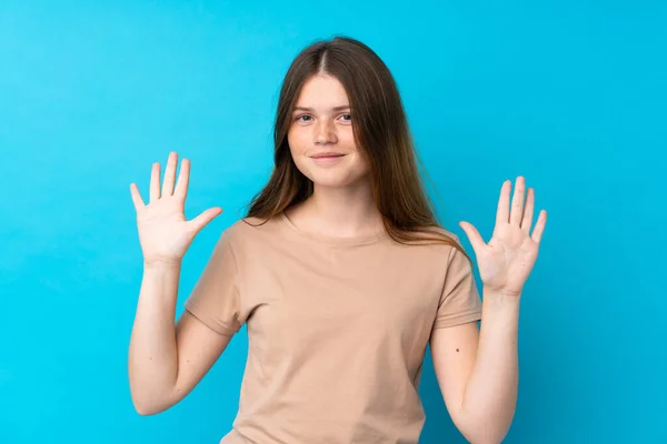 Ukrainska Tonåring Flicka Över Isolerad Blå Bakgrund Räkna Tio Med — Stockfoto