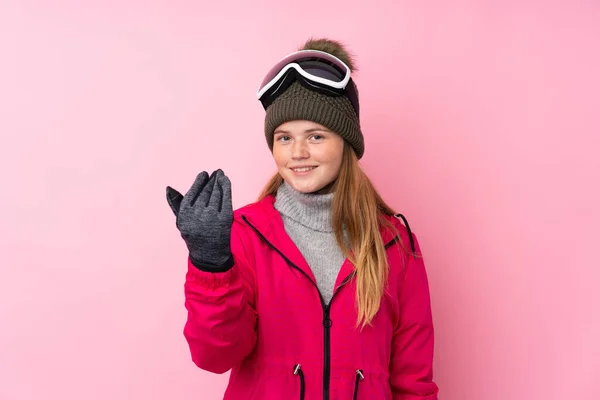 Ουκρανός Έφηβος Σκιέρ Κορίτσι Γυαλιά Snowboarding Πάνω Από Απομονωμένο Ροζ — Φωτογραφία Αρχείου
