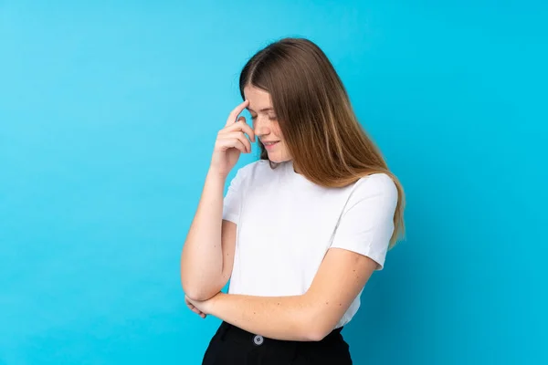 Ukrainische Teenager Mädchen Über Isolierten Blauen Hintergrund Lachen — Stockfoto