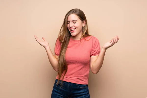 Teenager Blonde Mädchen Über Isolierten Hintergrund Lachen — Stockfoto