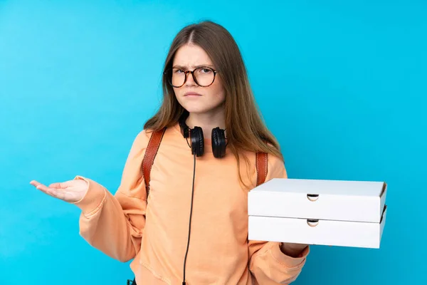 Ucraniano Adolescente Menina Segurando Pizzas Sobre Isolado Azul Parede Fazendo — Fotografia de Stock