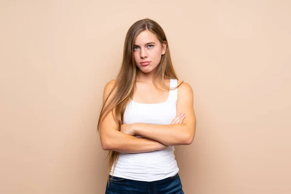 Adolescente Rubia Chica Sobre Aislado Fondo Sentirse Molesto —  Fotos de Stock