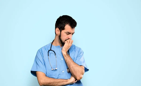 Surgeon Doctor Man Having Doubts Isolated Blue Background — Stock Photo, Image