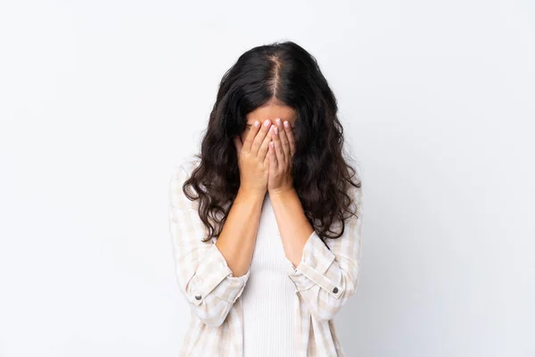 Mujer Raza Mixta Sobre Fondo Blanco Aislado Con Expresión Cansada — Foto de Stock