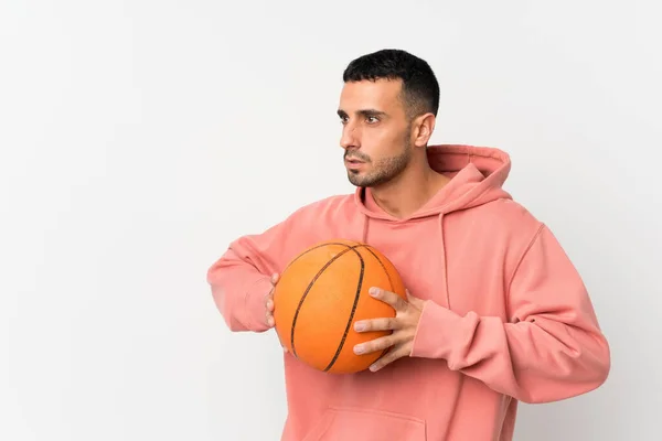 Joven Sobre Fondo Blanco Aislado Con Pelota Baloncesto —  Fotos de Stock