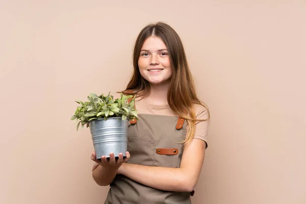 Oekraïense Tiener Tuinier Meisje Met Een Plant Lachen — Stockfoto