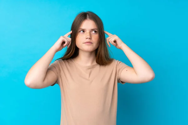 Ucraniano Adolescente Chica Sobre Aislado Azul Fondo Tener Dudas Pensar —  Fotos de Stock