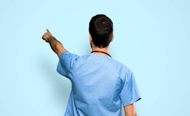 Doktor bey, soyutlanmış mavi bir geçmişi var.