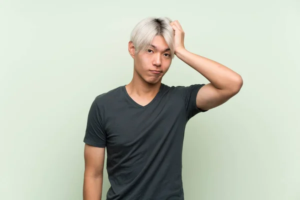 Joven Asiático Hombre Sobre Aislado Verde Fondo Con Expresión Frustración — Foto de Stock