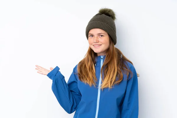 Ουκρανός Έφηβος Κορίτσι Χειμερινό Καπέλο Πάνω Από Απομονωμένο Λευκό Φόντο — Φωτογραφία Αρχείου