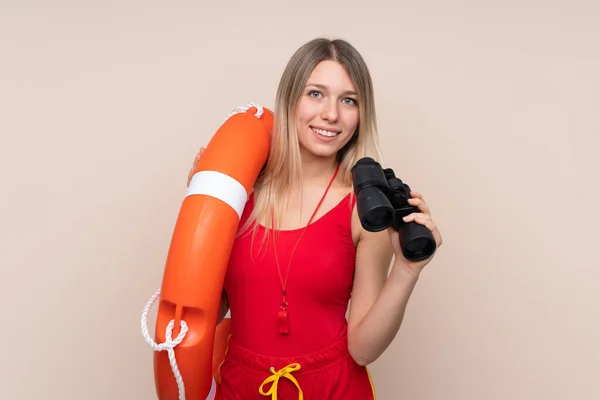 Bagnino Donna Con Binocolo Sfondo Isolato — Foto Stock