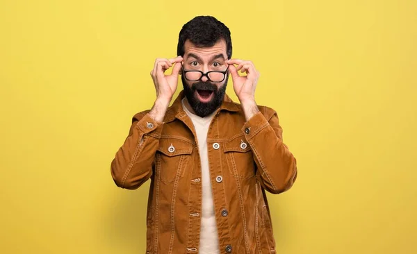 Bel Homme Avec Barbe Avec Des Lunettes Surpris — Photo