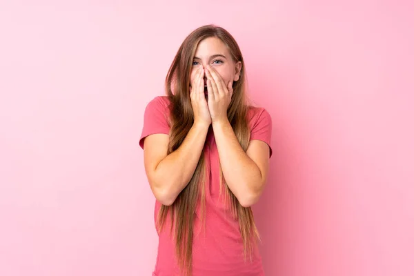 Menina Loira Adolescente Sobre Fundo Rosa Isolado Com Expressão Facial — Fotografia de Stock