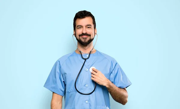 Médecin Chirurgien Homme Sur Fond Bleu Isolé — Photo