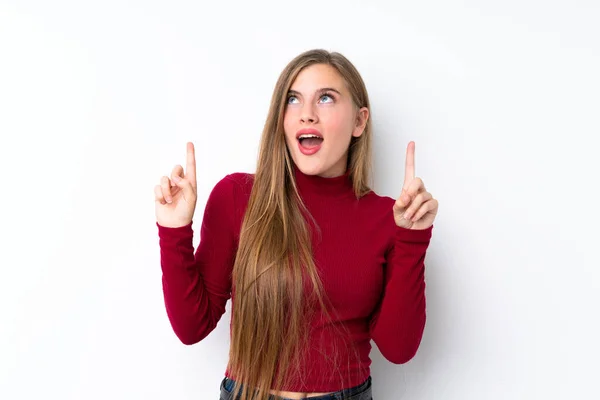 Teenager Blondýny Dívka Přes Izolované Bílé Pozadí Překvapen Ukazuje Nahoru — Stock fotografie