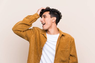 Arjantinli genç adam bir şeyin farkına vardı ve çözüme niyetlendi.