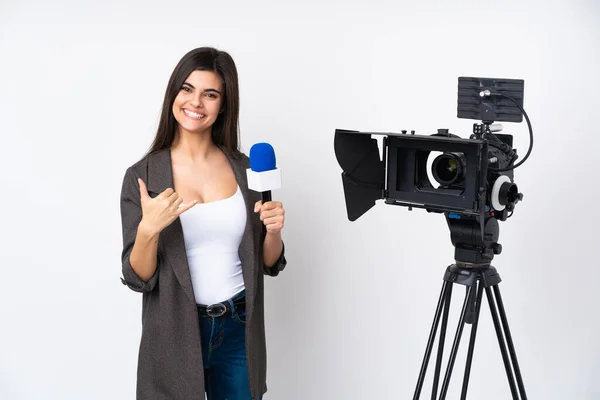 Reporter Femme Tenant Microphone Rapportant Des Nouvelles Sur Fond Blanc — Photo