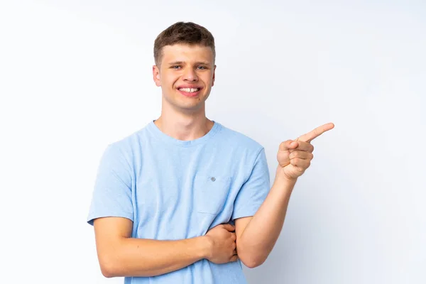 Ung Stilig Man Över Isolerad Vit Bakgrund Pekar Finger Sidan — Stockfoto