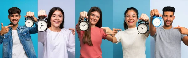 Conjunto Pessoas Sobre Fundo Azul Segurando Relógio Alarme Vintage — Fotografia de Stock
