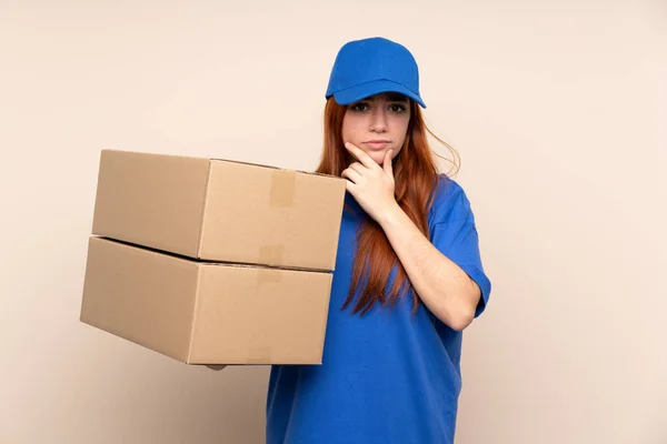 Joven Adolescente Entrega Chica Sobre Aislado Fondo Pensando Una Idea — Foto de Stock