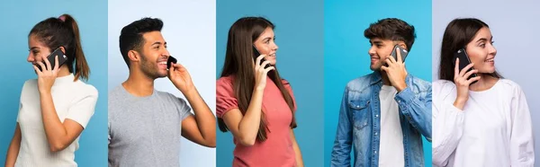 Mavi Arka Plandaki Bir Grup Insan Cep Telefonuyla Birileriyle Sohbet — Stok fotoğraf