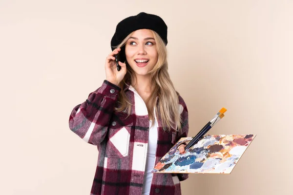 Tonåring Artist Flicka Som Håller Palett Isolerad Blå Bakgrund Hålla — Stockfoto