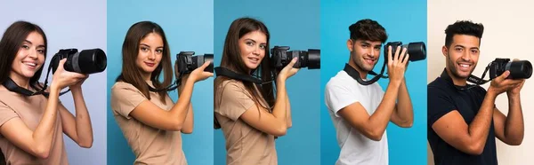 Conjunto Personas Sobre Fondo Azul Con Una Cámara Profesional —  Fotos de Stock