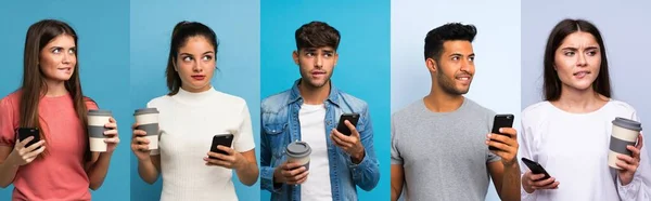 Zestaw Ludzi Niebieskim Tle Trzymających Kawę Zabrania Komórkę Myśląc Czymś — Zdjęcie stockowe