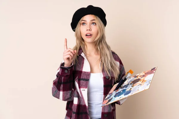 Teenager Artist Girl Holding Palette Isolated Blue Background Thinking Idea — Stock Photo, Image