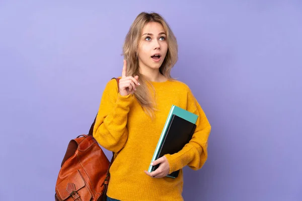 Adolescente Estudante Russo Menina Isolada Fundo Roxo Pensando Uma Ideia — Fotografia de Stock