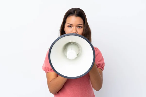 Giovane Ragazza Colombiana Sfondo Bianco Isolato Gridando Attraverso Megafono — Foto Stock